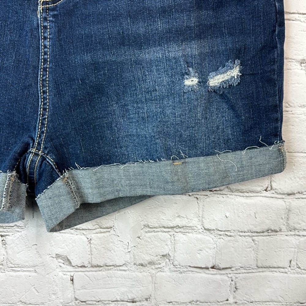 BloomChic Stretchy Roll Hem Distressed Denim Shorts Plus Size 16 1X - Picture 4 of 6